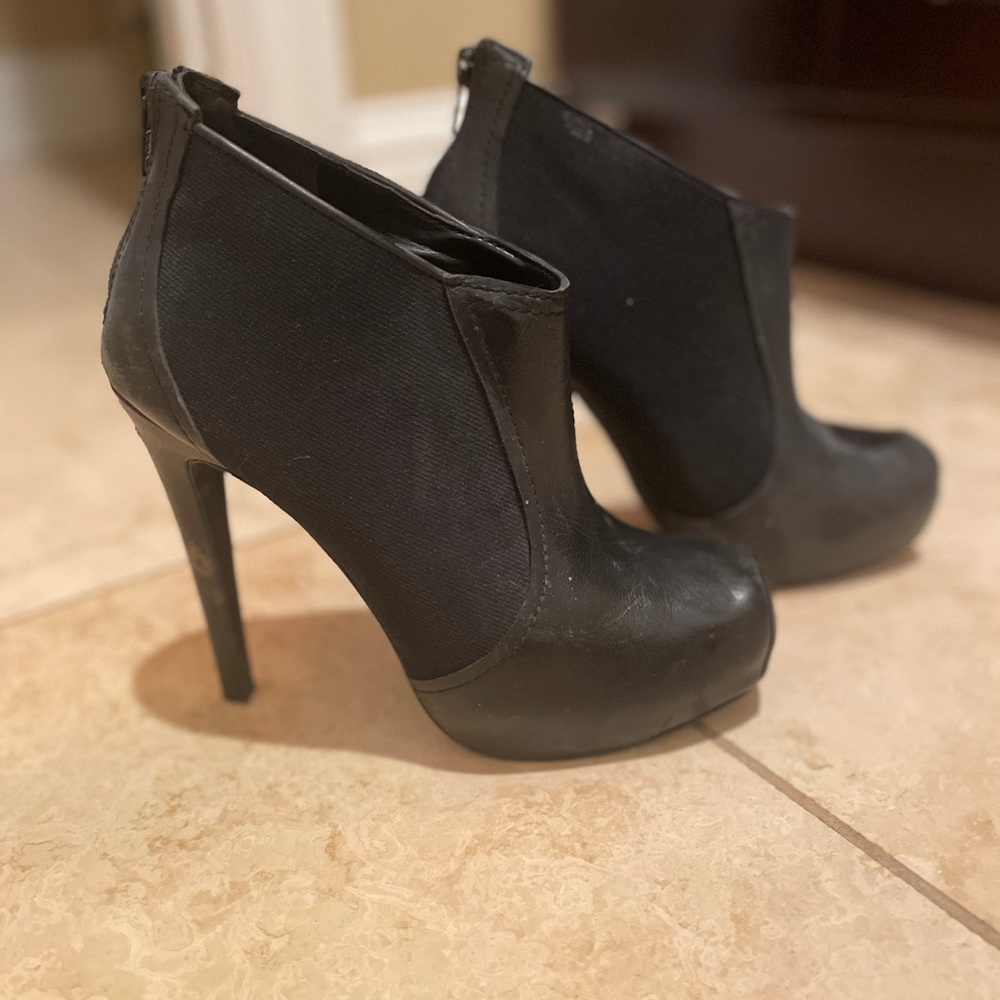 Jessica Simpson pumps